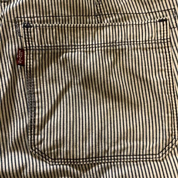 LEVIS, hickory stripe, shorts, great condition, size 32 waist, 5 pockets - Picture 6 of 12